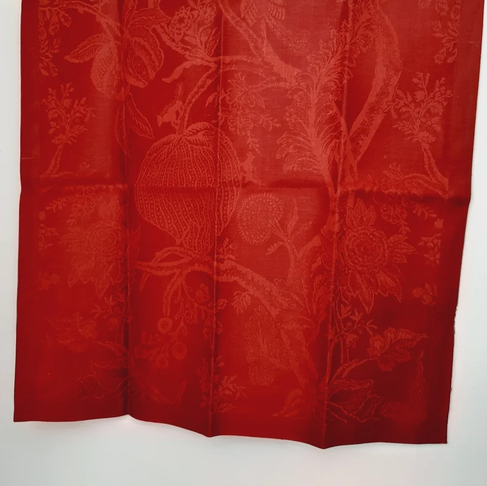 *Williams Sonoma Scroll Jacquard Napkins (4 napkins)